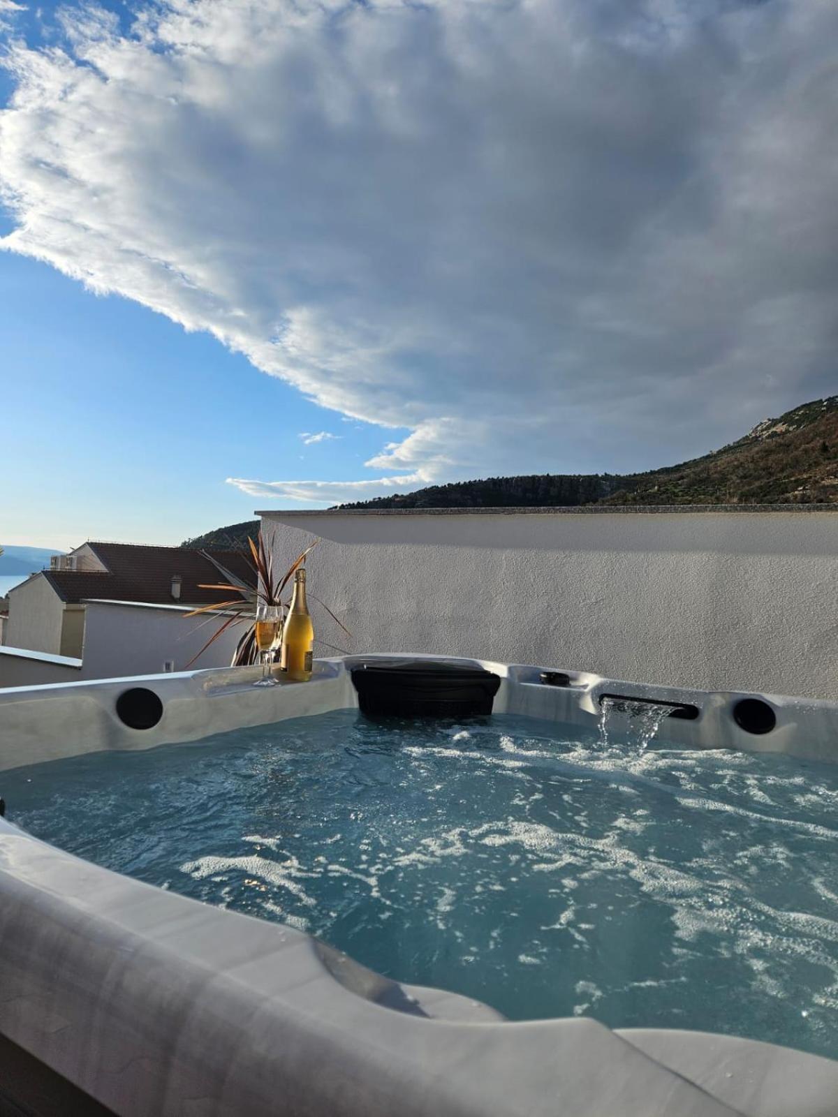Apartman Koko With Private Jacuzzi Makarska Extérieur photo