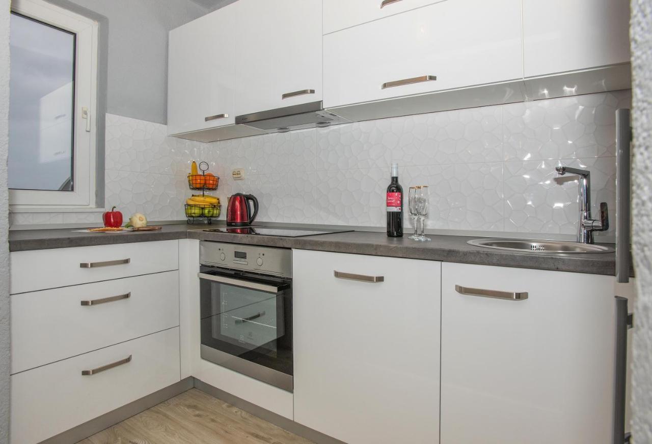Apartman Koko With Private Jacuzzi Makarska Extérieur photo